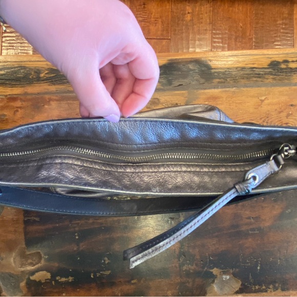 COACH vintage leather metallic/silver Y2K shoulder bag - Picture 6 of 10